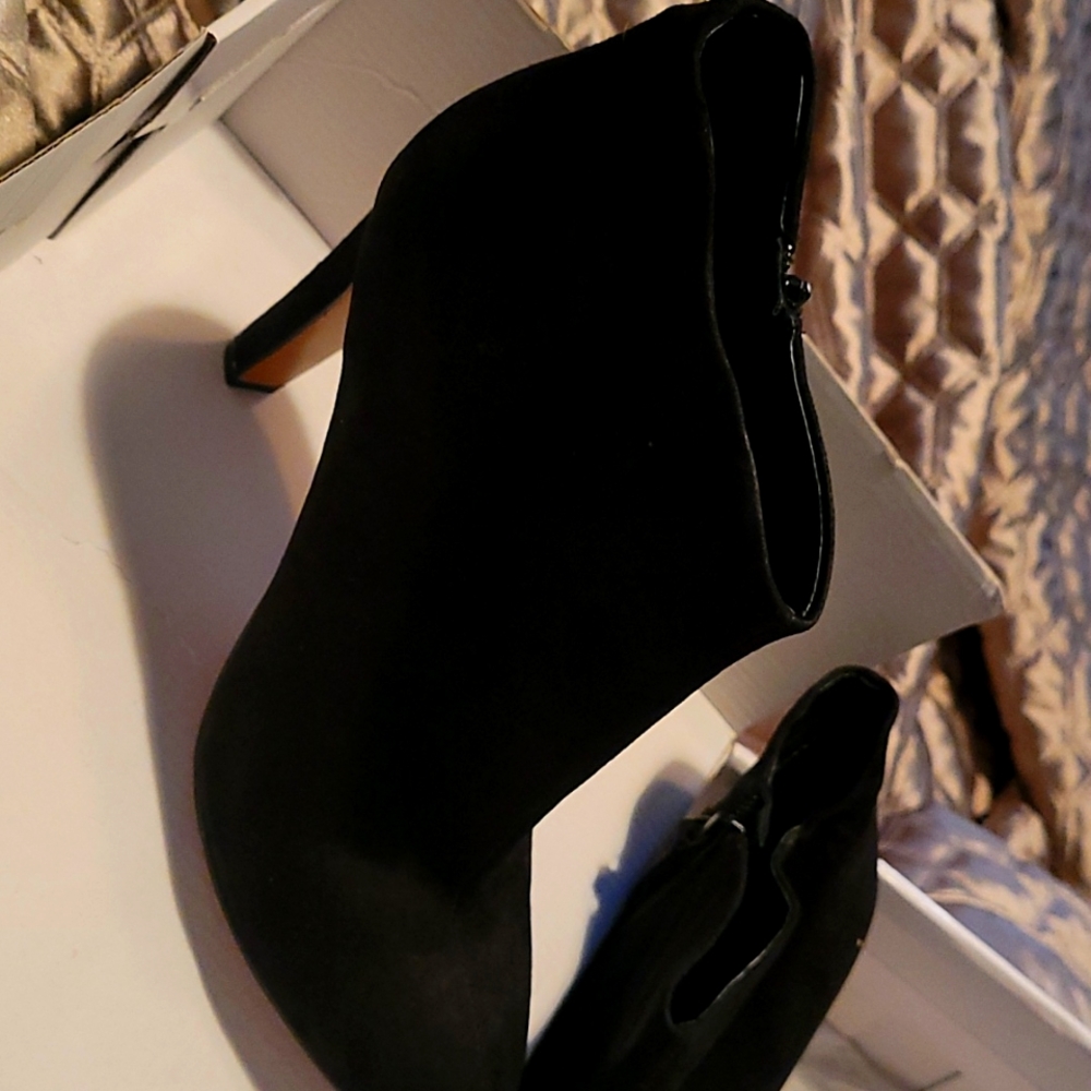 Nine West black booties size 9m